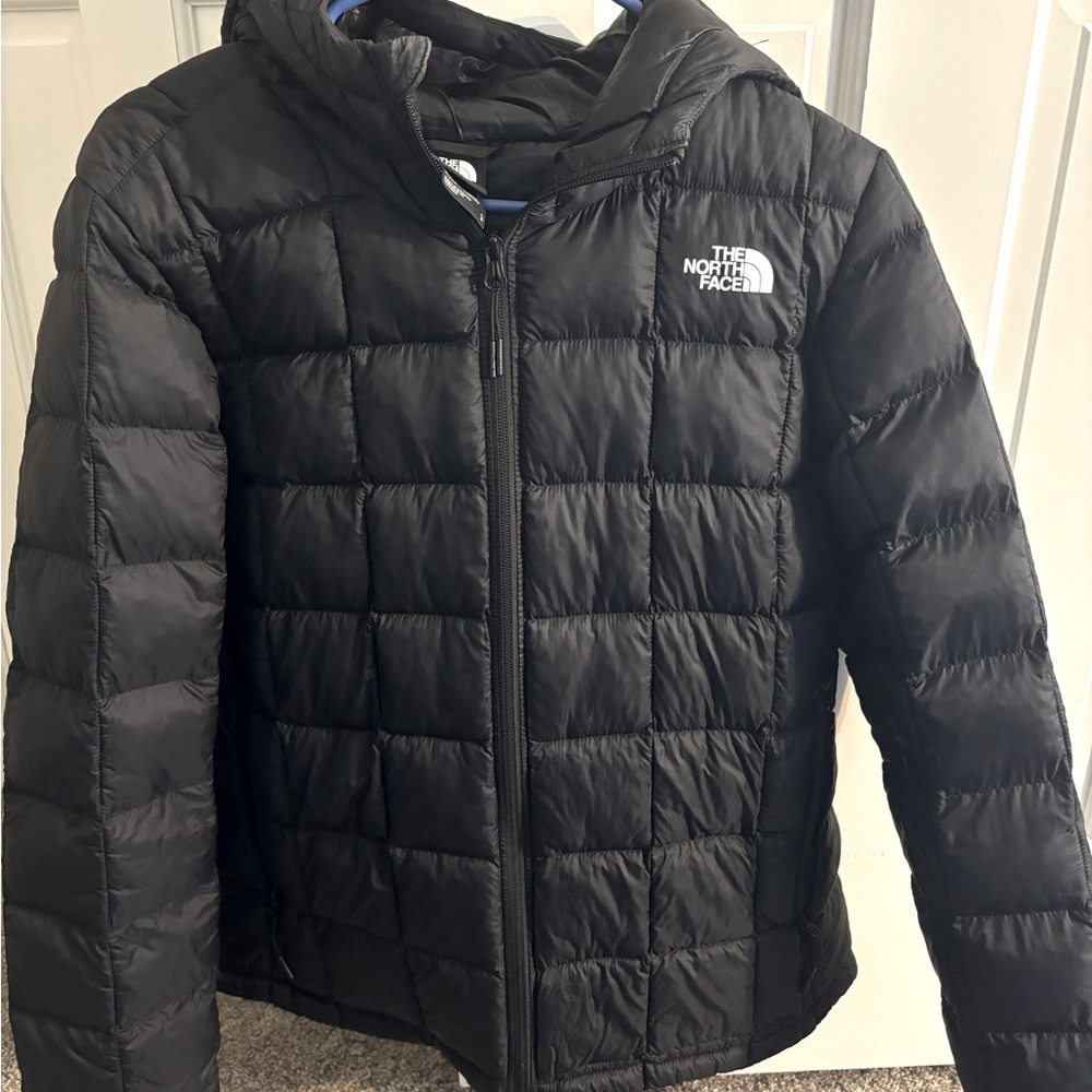 Women’s North Face puffer jacket. Size Large. Black. Excellent used condition